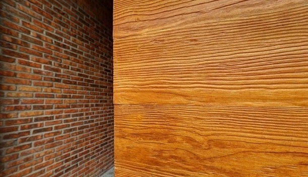 Sơn giả gỗ trên tường xi măng